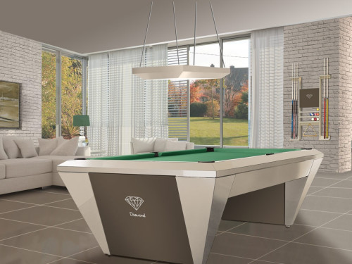 Billard us DIAMOND laque Cashemere U702. Façade laquée Truffe U748. Tissu vert jaune. Luminaire et porte-queues DIAMOND assortis