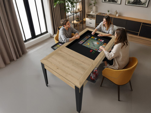 Une partie de Monopoly su AdapTable FACTORY finition chêne classique