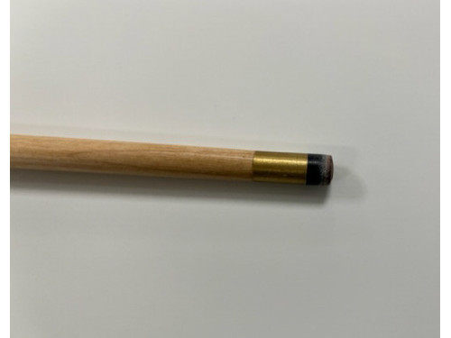 Eurobillards - détail de la flèche de la queue de billard monobloc en érable avec procédé vis laiton 9 mm