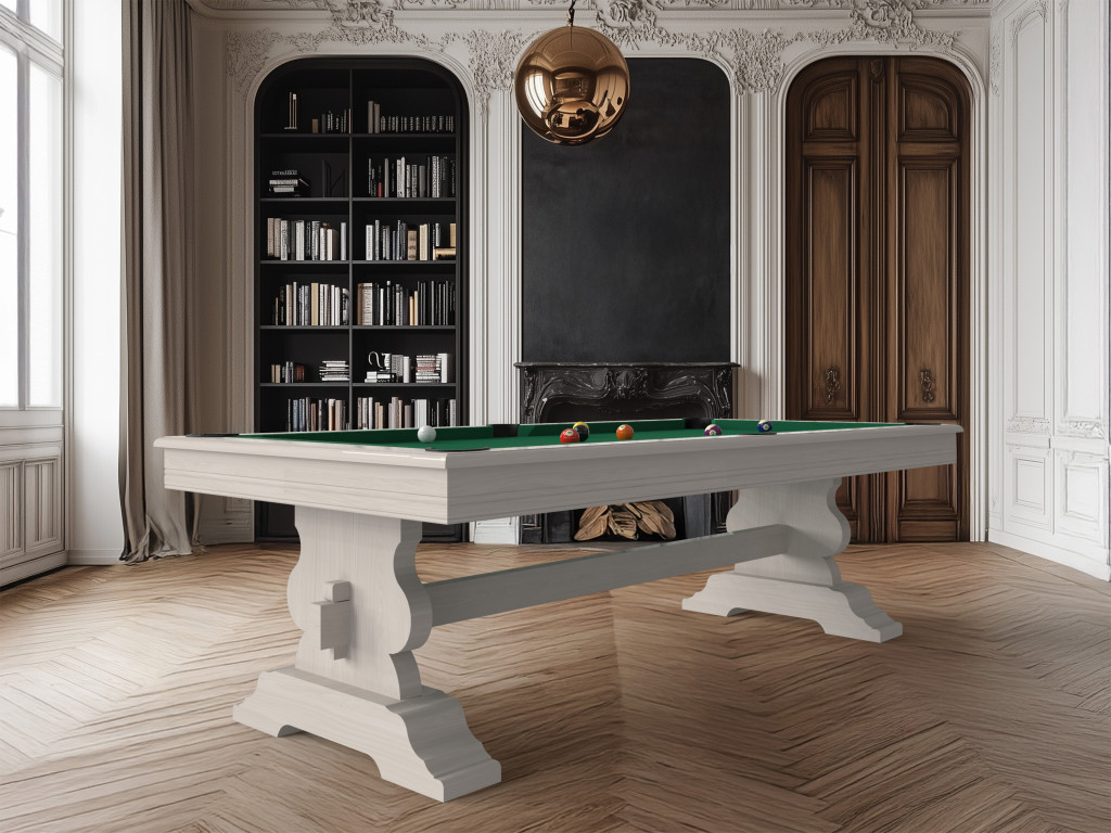 Le billard Antique de la gamme Excellence en chêne blanc avec tapis VJ, dans un salon élégant avec bibliothèque noire Le billard Antique de la gamme Excellence en chêne blanc avec tapis VJ, dans un salon élégant avec bibliothèque noire