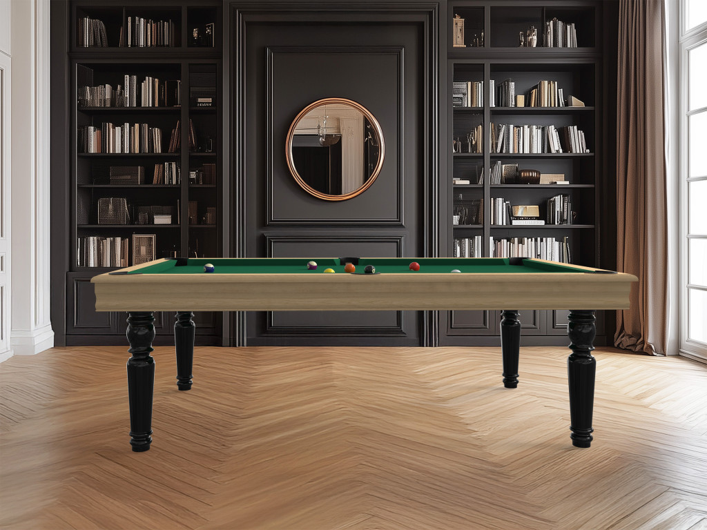 Billard Cottage LP en chene nature avec pieds noirs laques et tapis vert anglais devant une bibliotheque noire et un miroir rond Billard Cottage LP en chene nature avec pieds noirs laques et tapis vert anglais devant une bibliotheque noire et un miroir rond