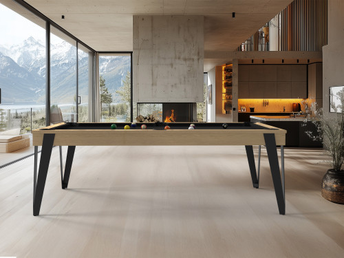 Billard X-Pure - chêne nature, pieds noirs, tapis noir - chalet moderne avec cheminée en béton et vue sur montagnes