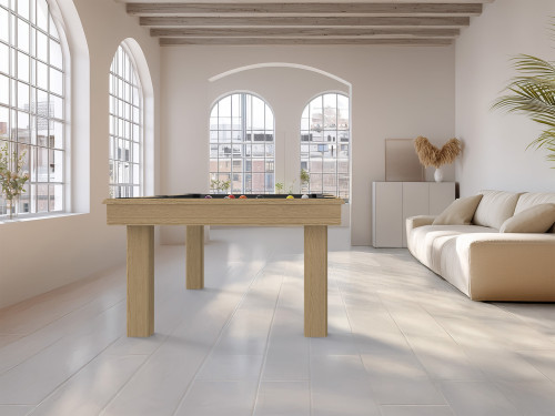 eurobillards – gamme excellence – billard loft, tapis gris ardoise, chêne nature x2, dans un salon lumineux et canapé beige.