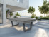 billard Harmony V Outdoor en HPL gris avec plateau ST et pieds gris ardoise, avec vue panoramique sur la mer.