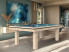 billard-LIVEA – chêne éclaircie veiné, tapis bleu électrique, piètement assorti. un intérieur design aux touches artistiques
