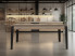 L'AdapTable Shop 'n' Play, finition chêne nature classique vue sur la silhouette large