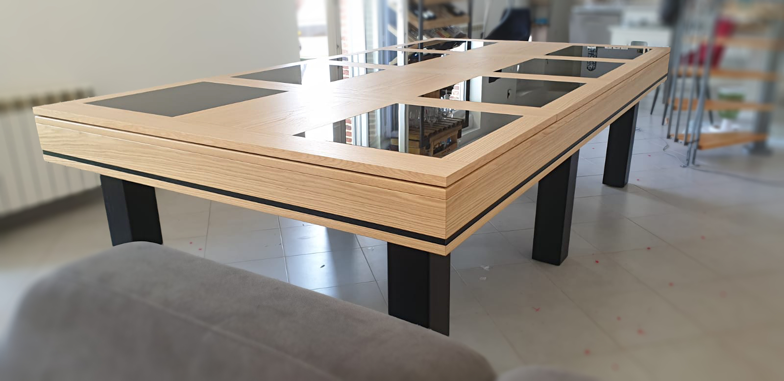 grande table transformable en billard 280 à 6 pieds carrés avec plateau chêne naturel à verre carré et liseré noir