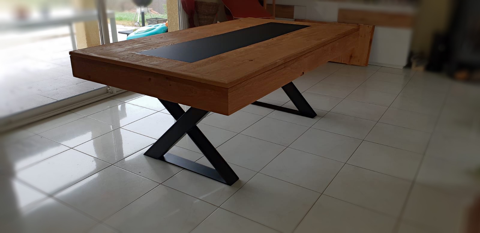 billard CROSS transformé en table chêne brossé huilé avec décoration centrale nano noir d styleindustriel