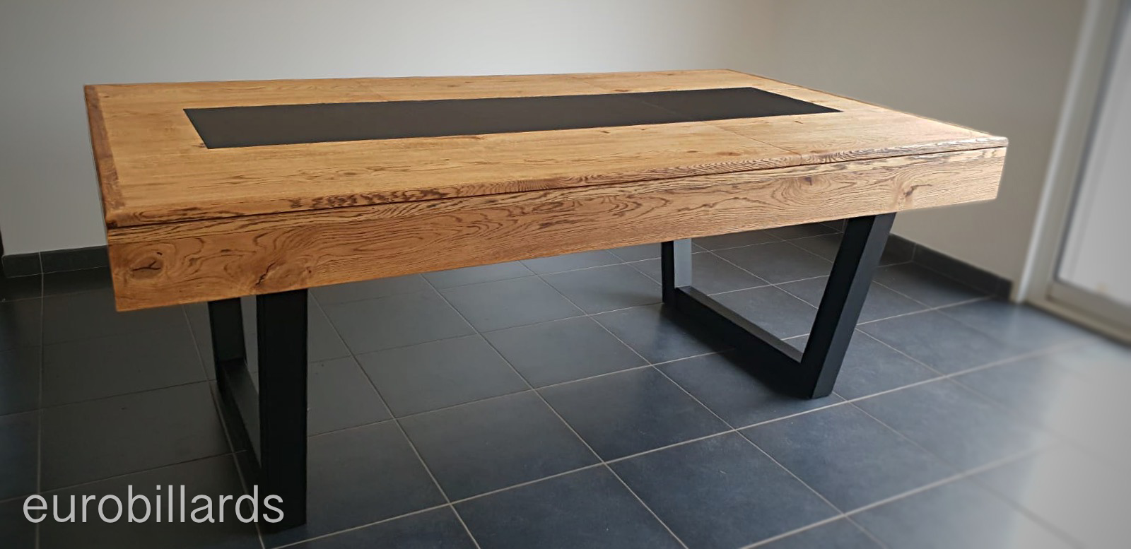 Table en bois piètement métal noir de style industriel qui se transforme en billard par la dépose du plateau LB en 3 parties. Table en bois piètement métal noir de style industriel qui se transforme en billard par la dépose du plateau LB en 3 parties.